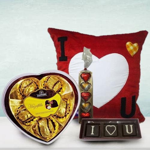 Attractive Personalized Hearty Delight Gift Combo for Girlfriend