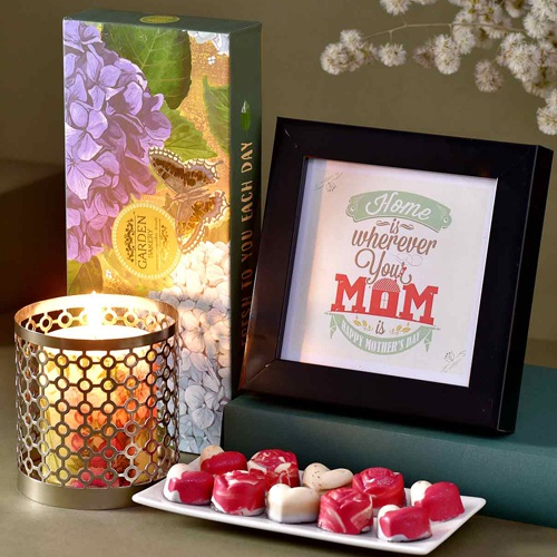 Adoring Gift Hamper for Mom