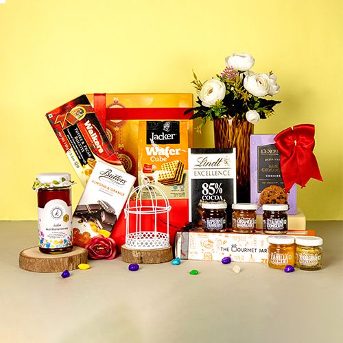 Exquisite Chocolate N Confectionery Delights Hamper