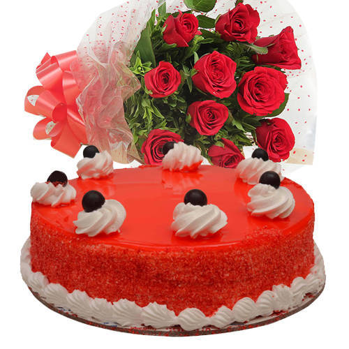 Hypnotizing Red Velvet Cake with Red Roses Bouquet