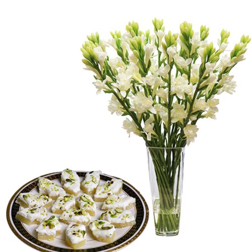 Garden Fresh Tuberose Bunch with Delicious Sandesh