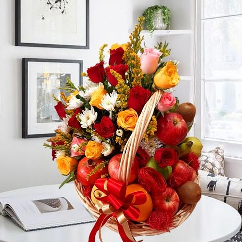 Remarkable Fruits n Mixed Flowers Gift Basket