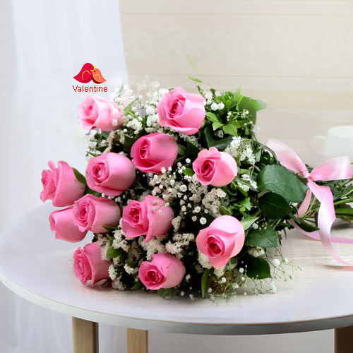 12 Pink Rose Hand Bunch