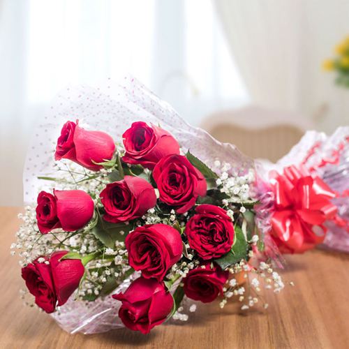 Mesmerizing Bouquet of Red Roses