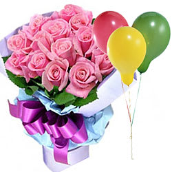 Pretty Combo of Pink Roses with Balloons