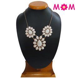 Alluring Avon Floral Clustered Necklace